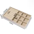 Beige fluwelen sieradentray met verdeelvakken voor ringen en oorbellen - 9 Slots / 1 Stuks/Verpakking (123.5x210x23.5mm) / Beige