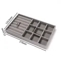 Grijs fluwelen sieradenblad met afmetingen, vakken voor ringen en oorbellen lade - 9 Slots / 1 Stuks/Verpakking (123.5x210x23.5mm) / Grijs