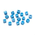 Cuentas de cubo de cerámica azul claro para hacer joyas de bricolaje y pulseras - 6,5 mm (20 piezas) / Azul