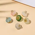 Bottoni in finta giada stile cinese con cappucci floreali dorati per DIY vintage - Con Calice / Confezione da 5 Pezzi (5*10mm) / colori misti casuali
