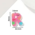 Pinker Acrylanhänger Buchstabe R mit Glitzer und Blumenmuster, Größe 36mm x 26,5mm. - Buchstabe R