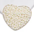 Piccole perle di vetro bianco per la creazione di gioielli fai da te e progetti artigianali - 50 Pezzi / Bianco avorio