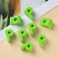 Cuentas de letra P de acrílico verde vibrante con agujeros grandes para joyería DIY - Letra P (Modelo A) / 10 Piezas/Paquete / Verde
