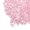 Macrodetail van roze iriserende glazen bellenkralen met AB-afwerking voor nagelkunst. - Roze