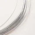 Macro detail van zilveren sieraden koperdraad voor DIY kralen en ambachtelijke projecten - 0.4mm Koperdraad 2m/5g / Platina Kleurbehoudend Echte Goud