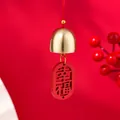 Campanello festivo in lega d'oro con targa in legno rosso Felicità per decorazioni fai da te - Felicità