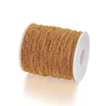 Vista dettagliata di un rotolo di catena a croce dorata a forma di O per gioielli fai da te. - Larghezza 2mm/5m Confezione / Oro