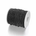 Détail macro d'une chaîne croisée à maillons O en métal noir pour bijoux DIY - Noir Fusil