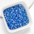 4mm μπλε χάντρες από κρακλέ γυαλί για χειροποίητα κοσμήματα και DIY βραχιόλια - 50 Τεμάχια (4mm/Τρύπα 1mm) / Μπλε και Λευκό