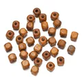 Natuurlijke bruine vierkante houten kralen voor DIY sieraden maken en creatief werk - 100-pack (6x6.5mm/2mm Gat) / Geelbruin
