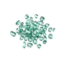Vue détaillée de pierres en verre coloré vert translucide de 3-8 mm pour décoration DIY - 20g par Paquet / Vert clair