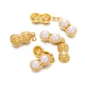Dettaglio di ciondoli a forma di arachide dorata con perle per gioielli fai-da-te - Confezione da 2 (circa 8*17.5mm) / Bianco