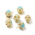 Elegante holle gouden bloembedeltjes met lichtblauw en wit emaille voor sieraden - Hemelsblauw