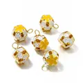 Set van 6 gouden holle bloembellen met geel en wit emaille voor DIY-sieraden maken projecten - Geel