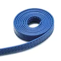 Makroansicht der blauen PU-Lederkordel mit detaillierter Naht für DIY-Zubehör - 1 Meter/Packung / Saphirblau
