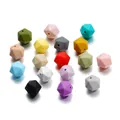 Bunte facettierte Ikosaeder-Silikonperlen für DIY-Schmuckherstellung und Basteln - Achteckige Silikonperlen / 10 Pieces (15.5*15.5mm) / Mehrfarbig