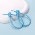 Verstellbarer hellblauer Silikon-Kabelbinder in Blumenform für Kabel und DIY-Anhänger - Pflaumenblüte / 2 Stück/Set / Blau