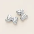 Perline distanziatrici argentate a forma di fiocco con motivo a pois per gioielli fai da te - Stile C (Fiocchetto Texturizzato) / 2 Pezzi (7x10mm) / Oro bianco