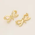Ciondolo a fiocco placcato oro 18K per la creazione di bracciali e collane fai da te - Stile D (Connettore a Fiocco Liscio) / 2 Pezzi (10x18.5mm) / Oro 18K