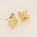 Squisita perla distanziatrice a stella martellata in oro 18 carats con zircone per DIY - Stile J (Stella con Texture Lava) / 2 Pezzi (6.5x6.5mm) / Oro 18K