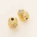 Perla distanziatrice a clessidra placcata oro 18 carati con zirconi per gioielli fai da te - Stile M (Clessidra a Righe Diagonali) / 5 Pezzi (4.5*5*5mm / Foro 1mm) / Oro 18K