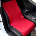 Détail d'une housse de siège auto rouge imperméable en oxford pour chien sur le siège passager - Rouge