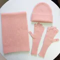 Ensemble en laine rose avec écharpe côtelée, bonnet et gants tactiles - Rose