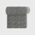 Luxuriöser grauer Langhaar-Alpakawollschal mit weicher und minimalistischer Textur - 190cm / Mittelgrau