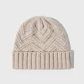 Warme 100% wollen gebreide muts in crème beige met een grof chevron kabelpatroon - Eén maat / Ivoor