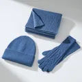 Ensemble d'hiver bleu en pure laine tricotée avec bonnet, écharpe et gants à torsades. - Haze Blue Trio / Taille unique / Bleu Brume