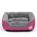 Panier carré chaud pour animaux avec doublure en peluche grise et extérieur rose pour chiens - Rose rouge