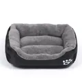 Panier carré en peluche pour chiens et chats avec intérieur en polaire grise douce - Noir