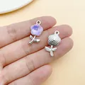 Detailansicht der Vorder- und Rückseite von lila Blumenanhängern für DIY-Schmuckprojekte - 1 Stück (23x12x6mm) / Irisierende Blumen (28441)