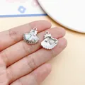 Detailansicht silberner Muschel-Anhänger mit blauem Glas und Perle für DIY-Schmuck - Herz Muschel (28421) / 1 Stück (19x17x6mm) / Bunte Herz Muschel (28421)