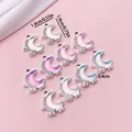 Gedetailleerde weergave van kleurrijke maanhangers met strass en parels, met maten. - Puntboor Maan Serie (SN1804) / 10 Stuks Verpakking / Puntboor Maan Serie
