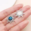 Elegante zonvormige hanger met blauw sterrenstelsel en strass voor DIY sieraden - Zonnebloem Planeet (28194)
