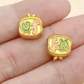 Makroaufnahme goldfarbener Geldbeutel-Zwischenperlen für die DIY-Schmuckherstellung - Rosa Grüne Cai Zeichen Apfel Perle (28530)
