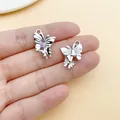 Silberfarbener Schmetterlingsanhänger mit lila Zirkon für DIY-Schmuckherstellung - Lila UV-Schmetterling (28429)