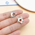 Silberfarbene Stern- und Mondanhänger mit irisierender Einlage für DIY-Schmuck - Mond (28416) / 1 Stück (16,5x16x4 mm) / Bunter Mond (28416)