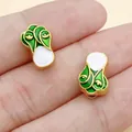 Goldene Chinakohl-Perlen aus Legierung mit grünem Emaille für DIY-Schmuckprojekte - Grüne Mattgold Yuanbao Kohl Perle (28557)