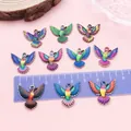 Détail de pendentifs colibris colorés avec une règle pour référence de taille DIY - Multicolore (SN1721)