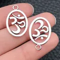Détail des pendentifs ovales symbole Om en argent antique pour projets bijoux yoga DIY. - Symbole de Yoga en Argent Antique (8758)