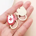 Medizinischer Krankenschwester-Hut-Anhänger mit rotem Kreuz für DIY-Schmuckzubehör - Rotes Drip Oil Zinklegierung Herzstethoskop (27874)
