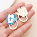 Blauer medizinischer Emaille-Anhänger für DIY-Schmuck und Ohrringe Zubehör Design - Herz-Stethoskop Anhänger (27862)