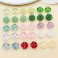 Vista detallada de cuentas de vidrio de trébol de 10mm para joyería artesanal - Juego de Colores Mezclados (BE29) / Pack de 30 / Multicolor