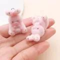 Vue rapprochée de breloques lapin en résine rose floquée pour accessoires de bricolage. - Lapin Mère-Enfant (27698) / 1 Pièce / Rose