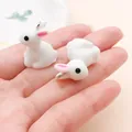 Set van twee schattige witte hars konijn bedeltjes voor DIY sieraden en hoesjes - 1 Stuk (23x14x17mm)