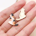 Detailed enamel calico cat charm pendant with gold textured back for DIY jewelry - Enamel Printed Calico Cat (27754) / 1 Piece/Pack (18x18mm) / White