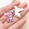 Primer plano detallado de un colgante de Chihuahua para la creación de joyas personalizadas - Chihuahua Rosa (27658)