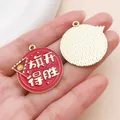 Detailansicht des roten und goldenen Legierungsanhängers mit Segensspruch - Erfolg Von Beginn An (27442) / 1 Stück (30x29mm) / Rot
